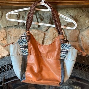 the Sak medium size tote 💙 offers welcomed